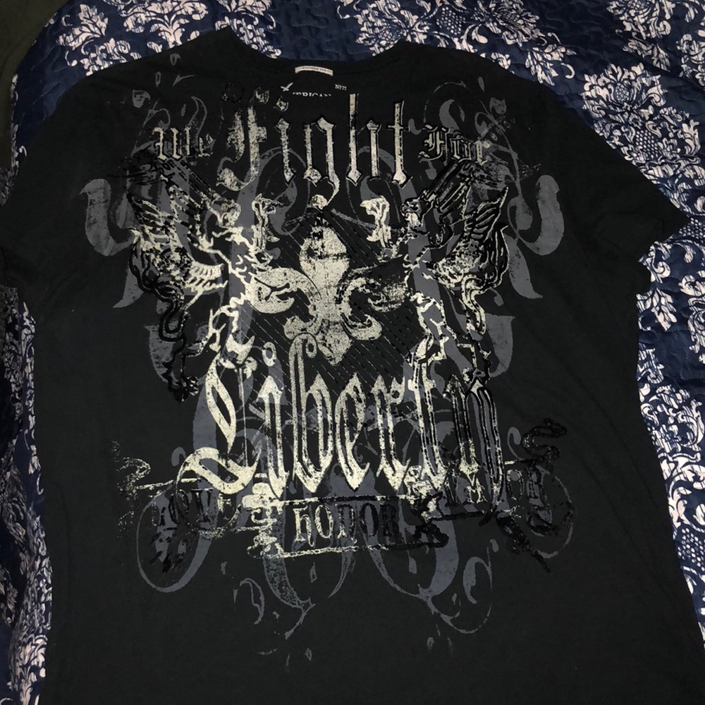 Black American Eagle Outfitters T shirt